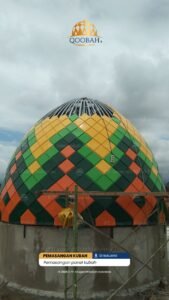 Cara Merawat Kubah Masjid Enamel di Malang yang Tahan Terhadap Cuaca Hujan Tropis Daerah Pegunungan - ilustrasi kubah masjid Qoobah.id